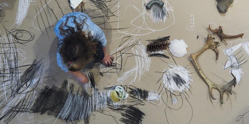 Bilde/illustrasjon om Lydhør - Kunstarena for og med de yngste barna